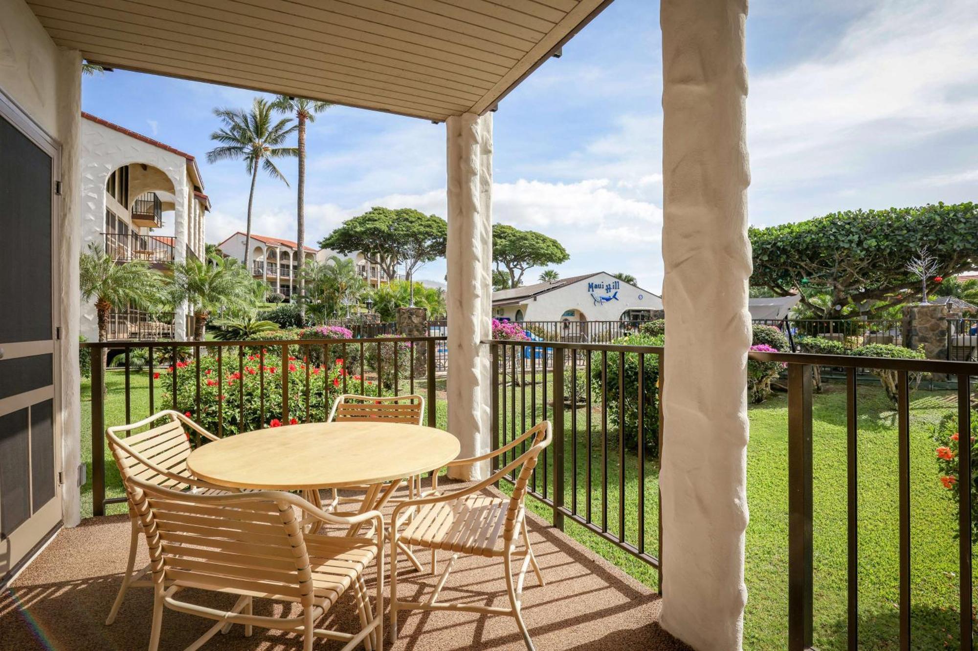 Апарт отель Aston Maui Hill Уэйлея Экстерьер фото